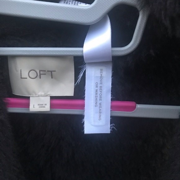 🦉NWOT Ann Taylor Loft Faux Fur Suade Black Vest Sz L - Picture 7 of 7